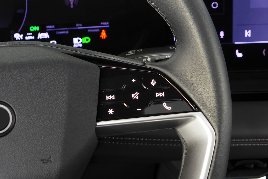 Thumbnail: 2025 Audi Q6 e-tron - 29