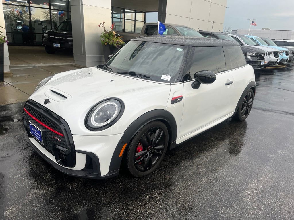 White Metallic 2023 MINI Cooper Hatchback Front-Wheel Drive 8-Speed Automatic