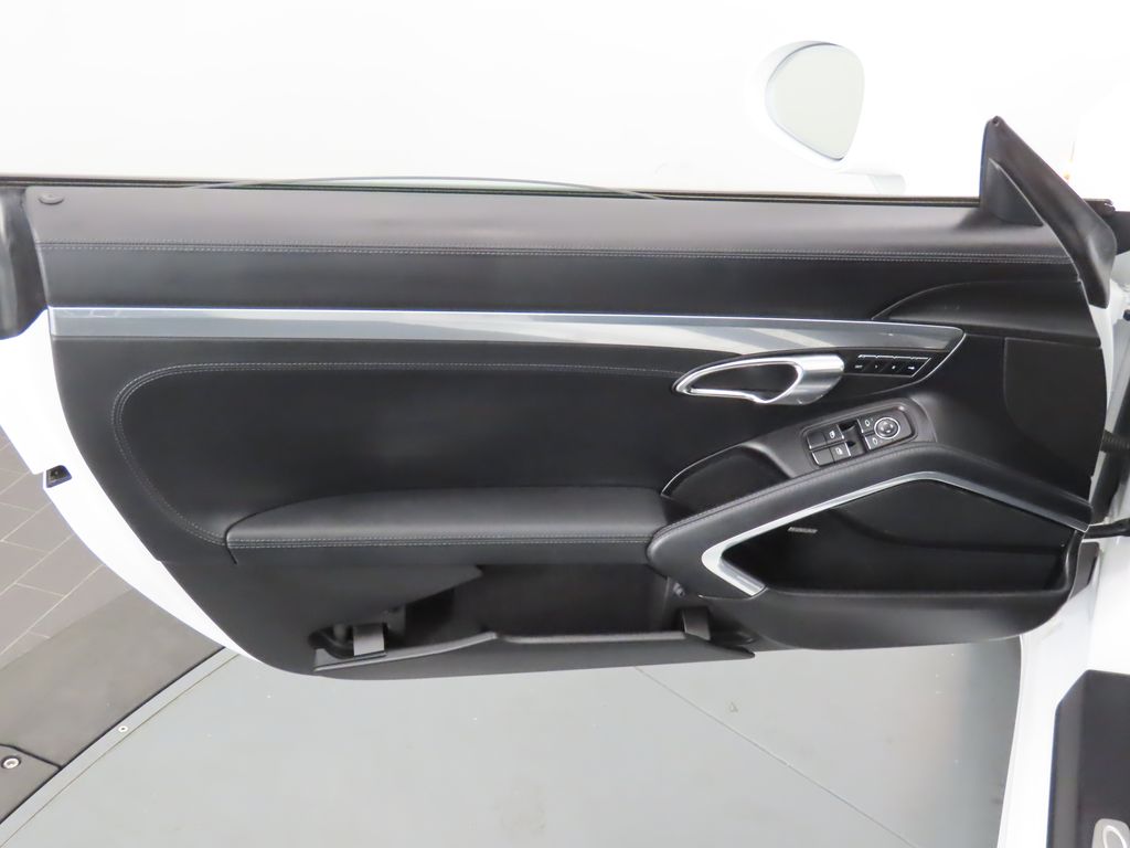 Thumbnail: 2016 Porsche 911 - 31