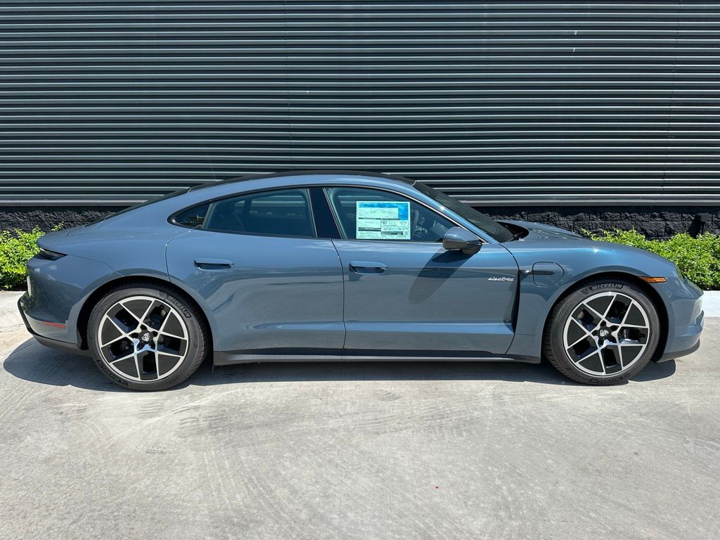 Thumbnail: 2025 Porsche Taycan - 8