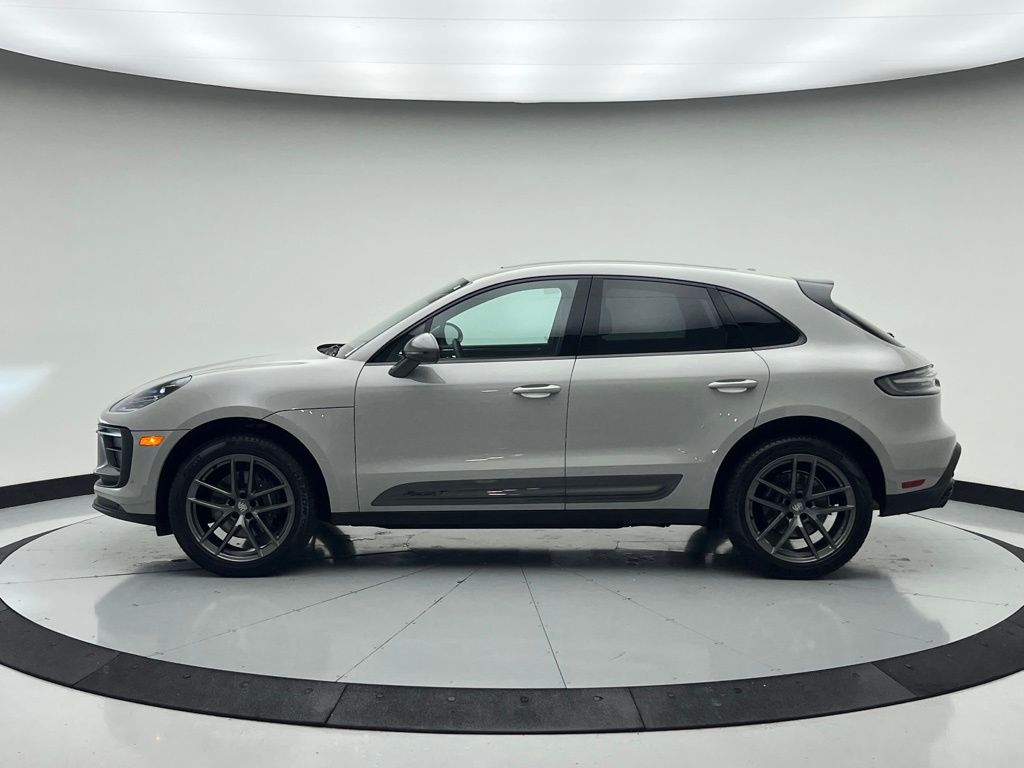 Thumbnail: 2025 Porsche Macan - 2