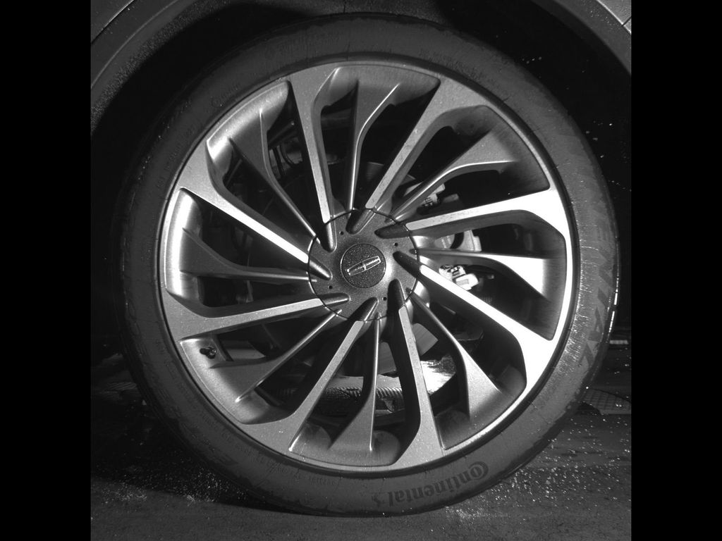 Used 2020 Silver Lincoln Reserve image 11