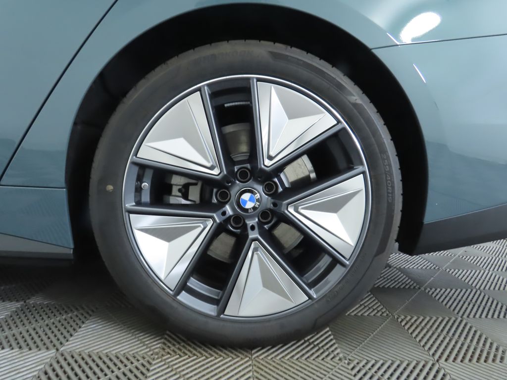 Thumbnail: 2025 BMW i4 - 32
