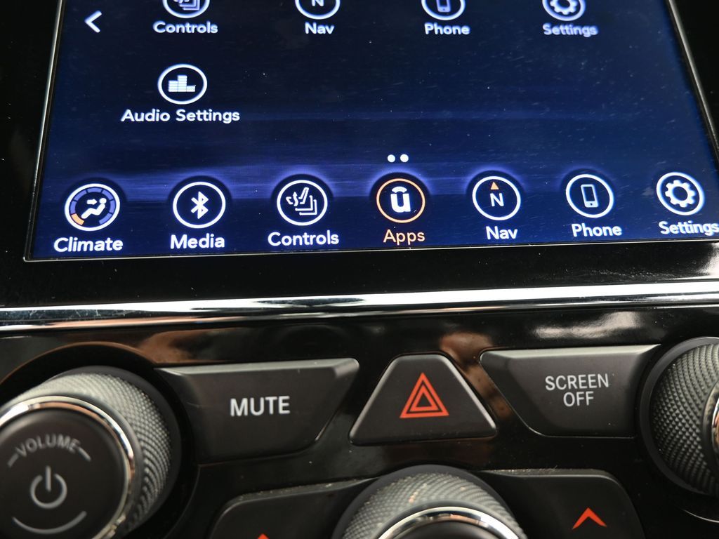 Used 2020 Diamond Black Crystal Pearlcoat Jeep Altitude image 26