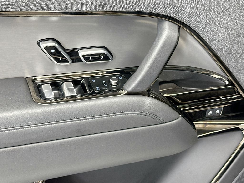 Thumbnail: 2023 Land Rover Range Rover Sport - 23