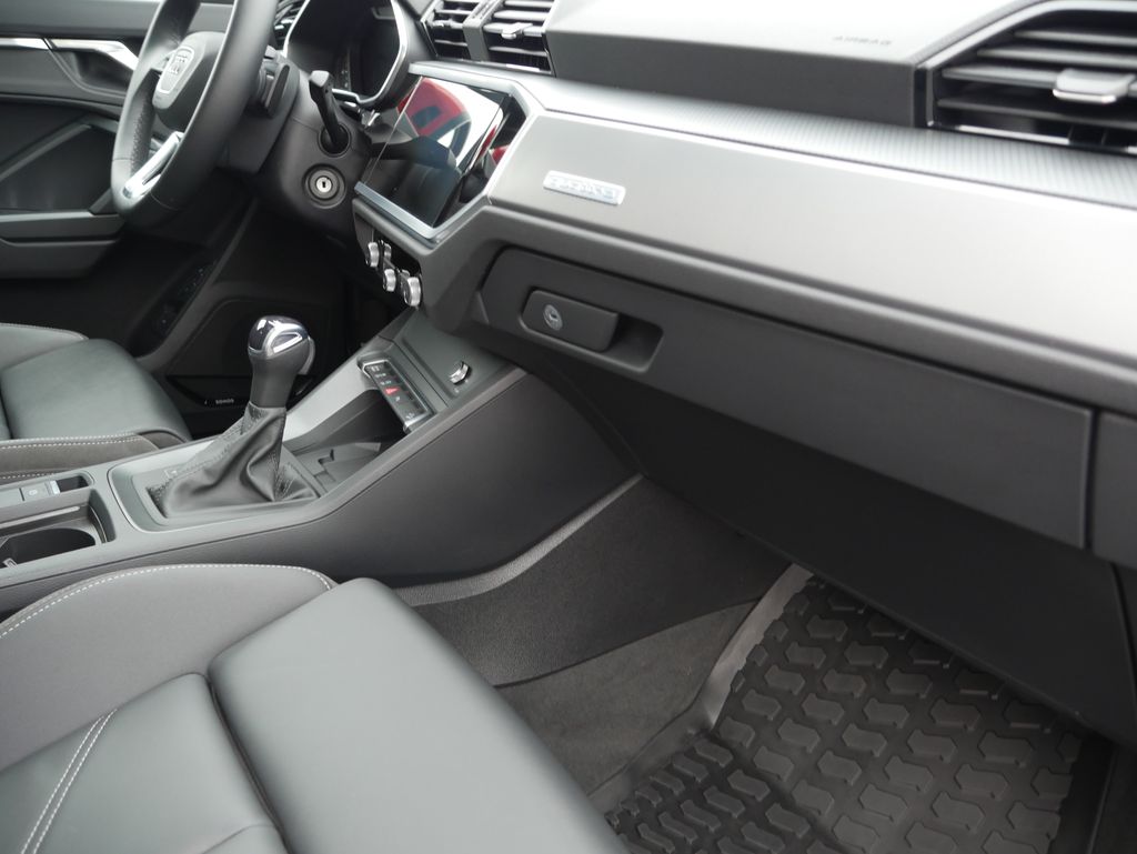 Thumbnail: 2022 Audi Q3 - 32