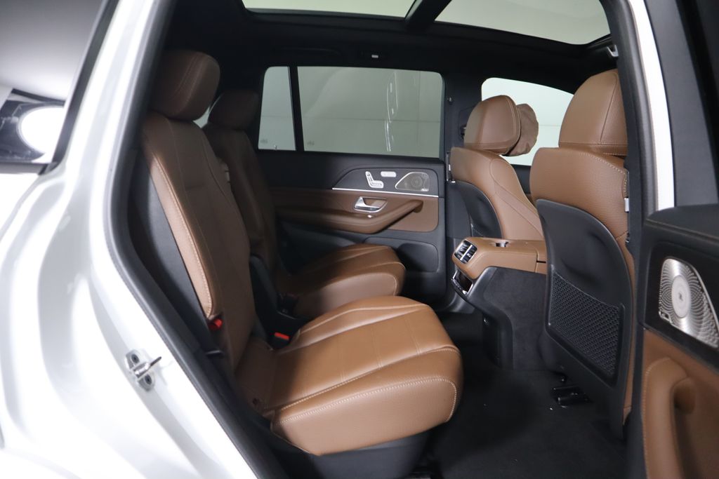 2025 Mercedes-Benz GLS 580 24