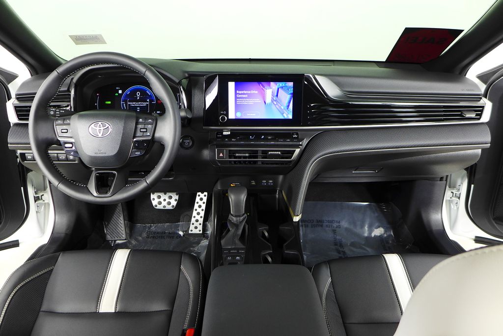 2025 Toyota Camry SE 24