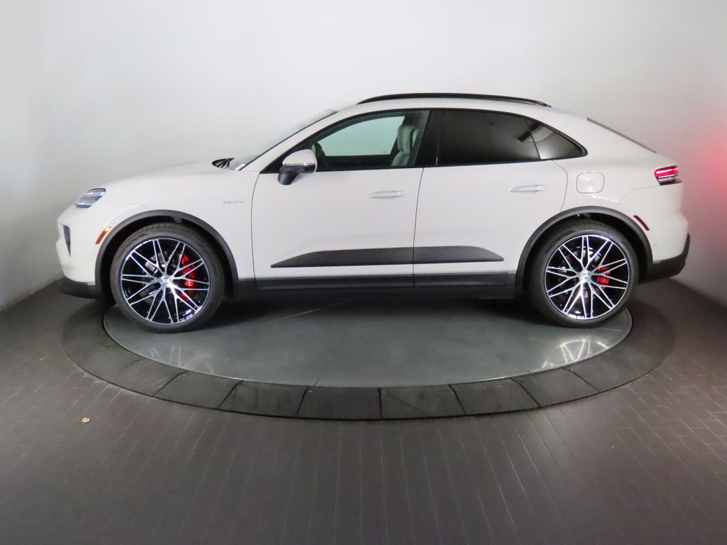 Thumbnail: 2026 Porsche Macan - 2