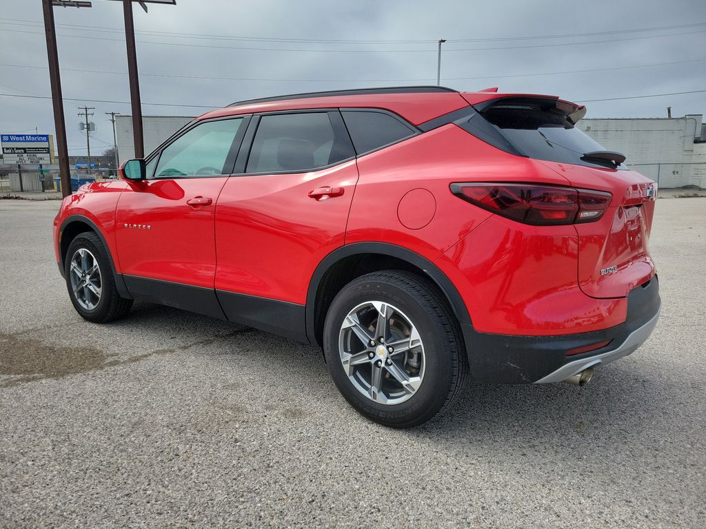 View vehicle photo 3