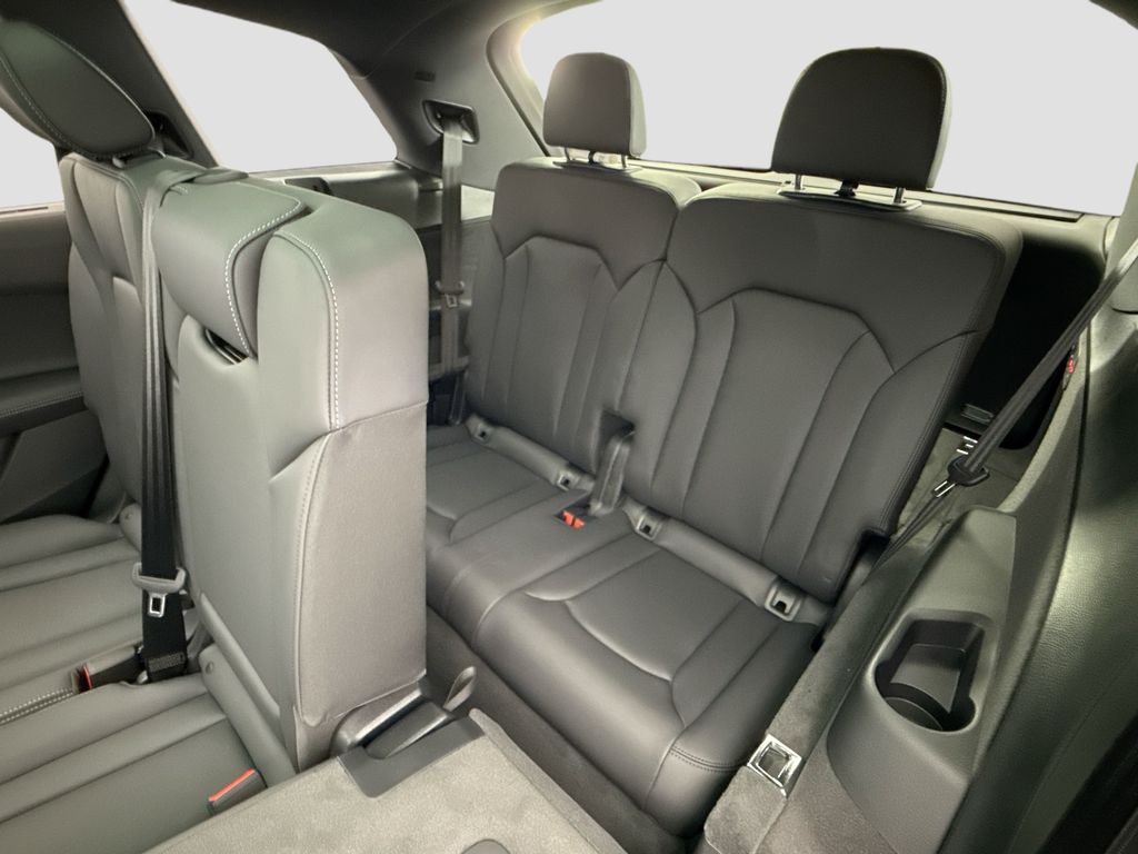 Thumbnail: 2026 Audi Q7 - 23