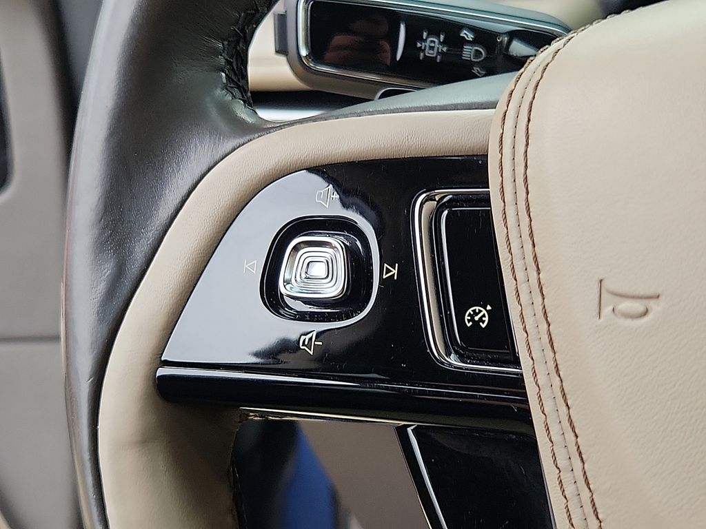 Thumbnail: 2020 Lincoln Aviator - 21