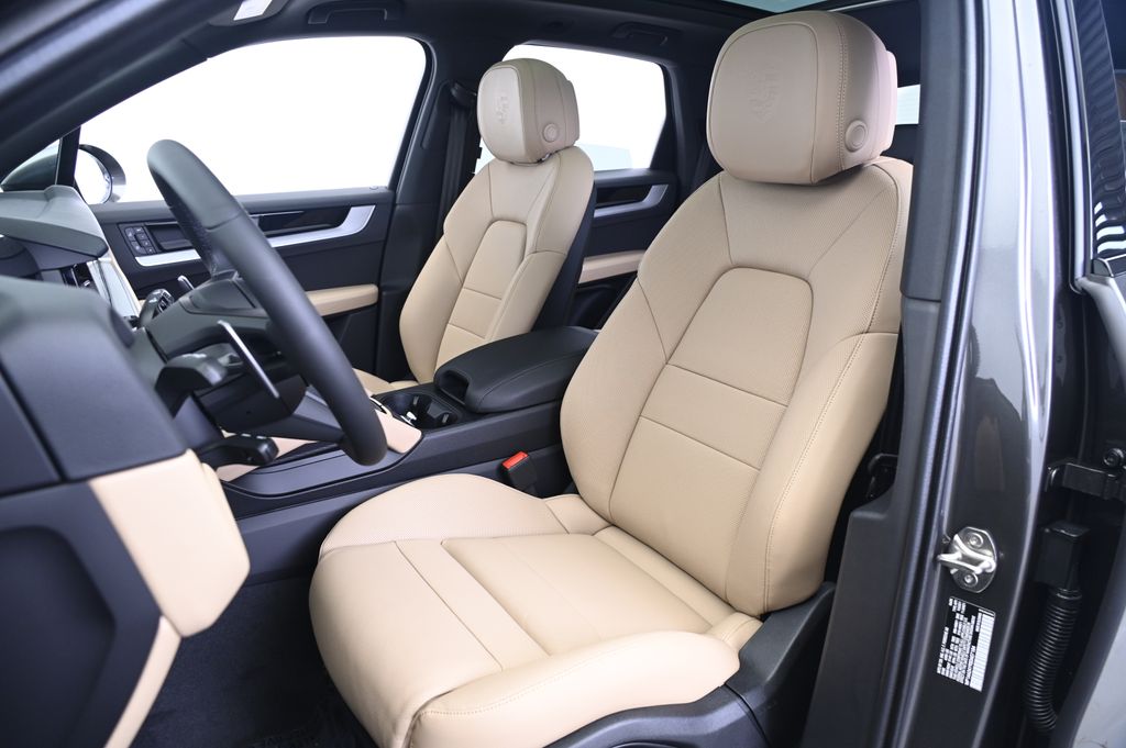 Thumbnail: 2025 Porsche Cayenne - 30
