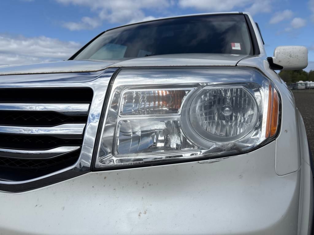 2014 Diamond White Pearl Honda Pilot Touring 4X4 SUV