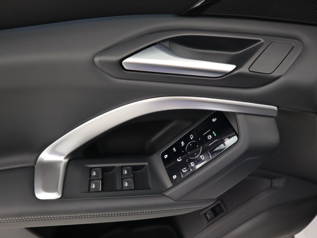 Thumbnail: 2025 Audi Q5 - 25