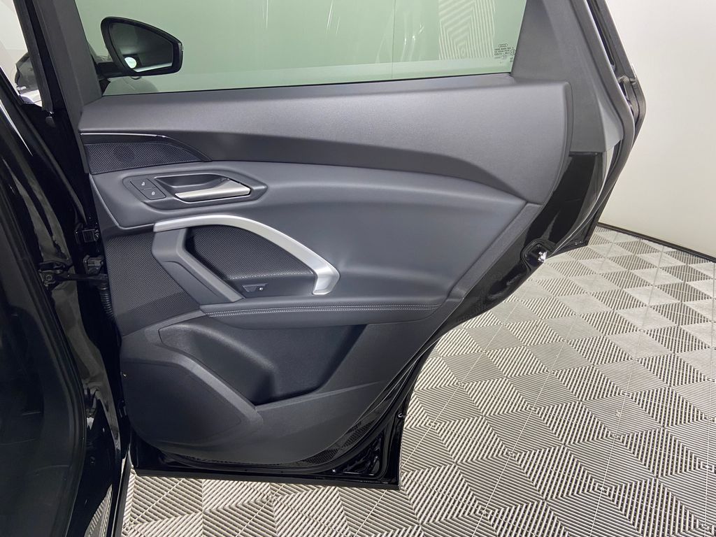 Thumbnail: 2025 Audi Q5 - 29