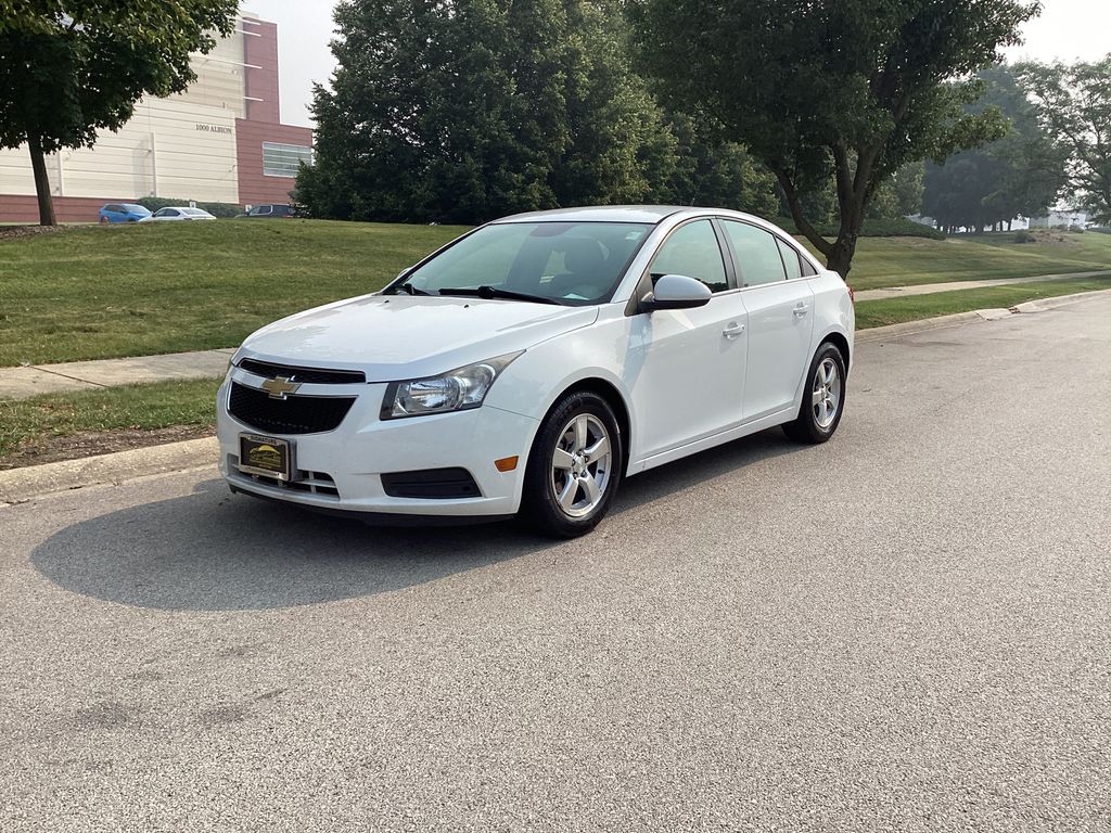 Summit White 2014 Chevrolet Cruze Sedan Front-Wheel Drive 6-Speed Automatic Overdrive