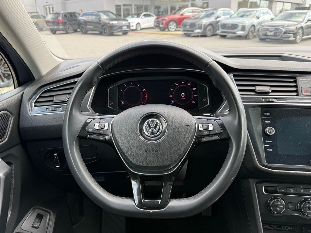 Used 2020 Silver Volkswagen 2.0T SEL image 28