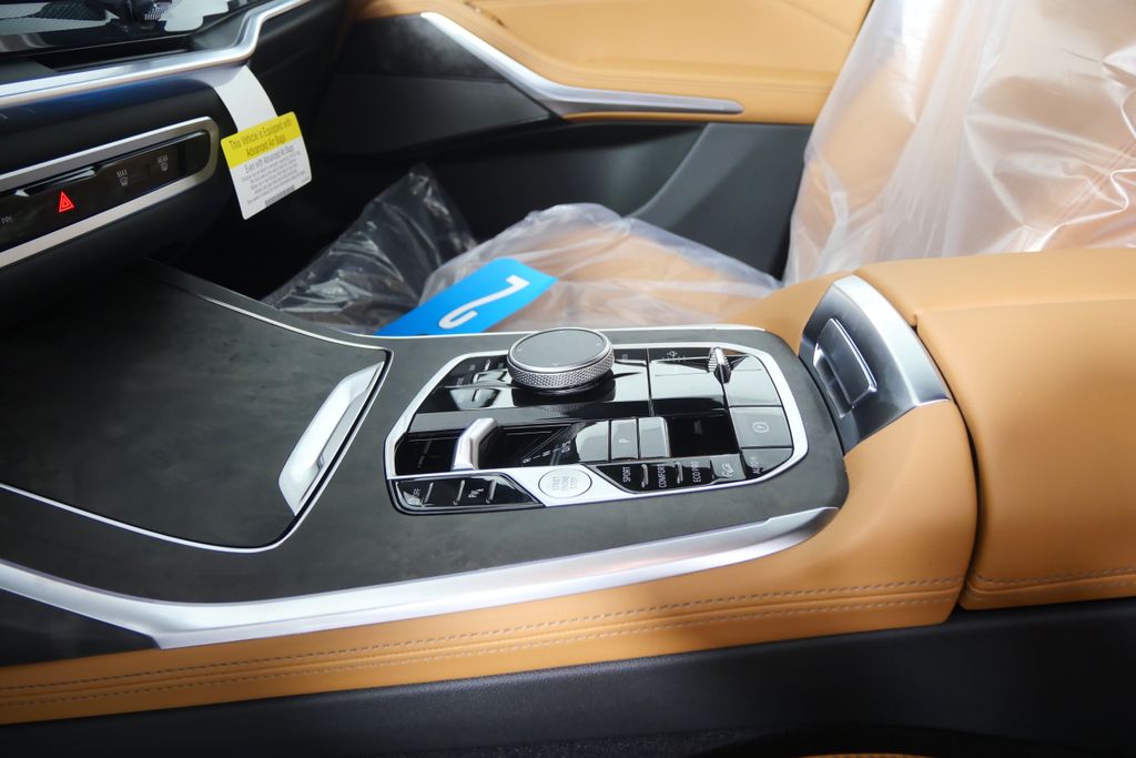 Thumbnail: 2026 BMW X7 - 24
