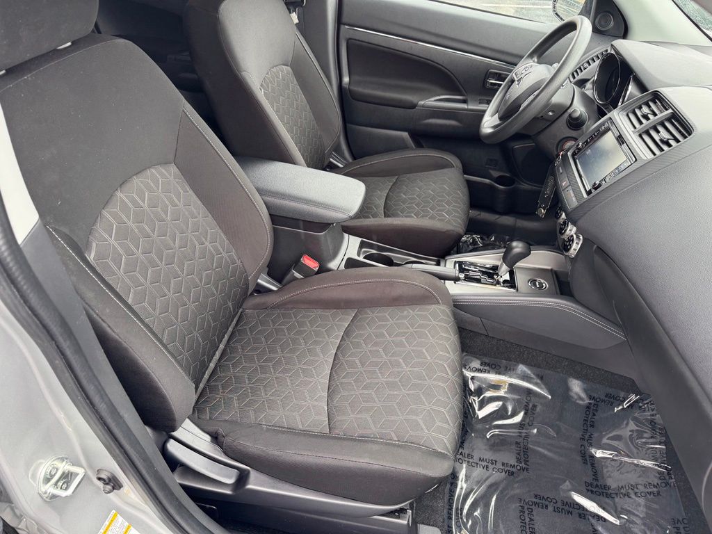 Used 2025 GRAY Mitsubishi 2.0 S image 27