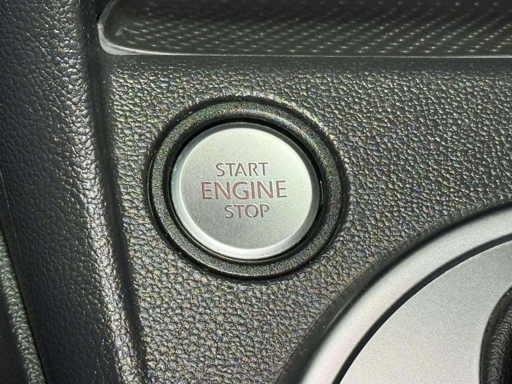 Used 2012 Black Uni Volkswagen 2.0 TSi image 11