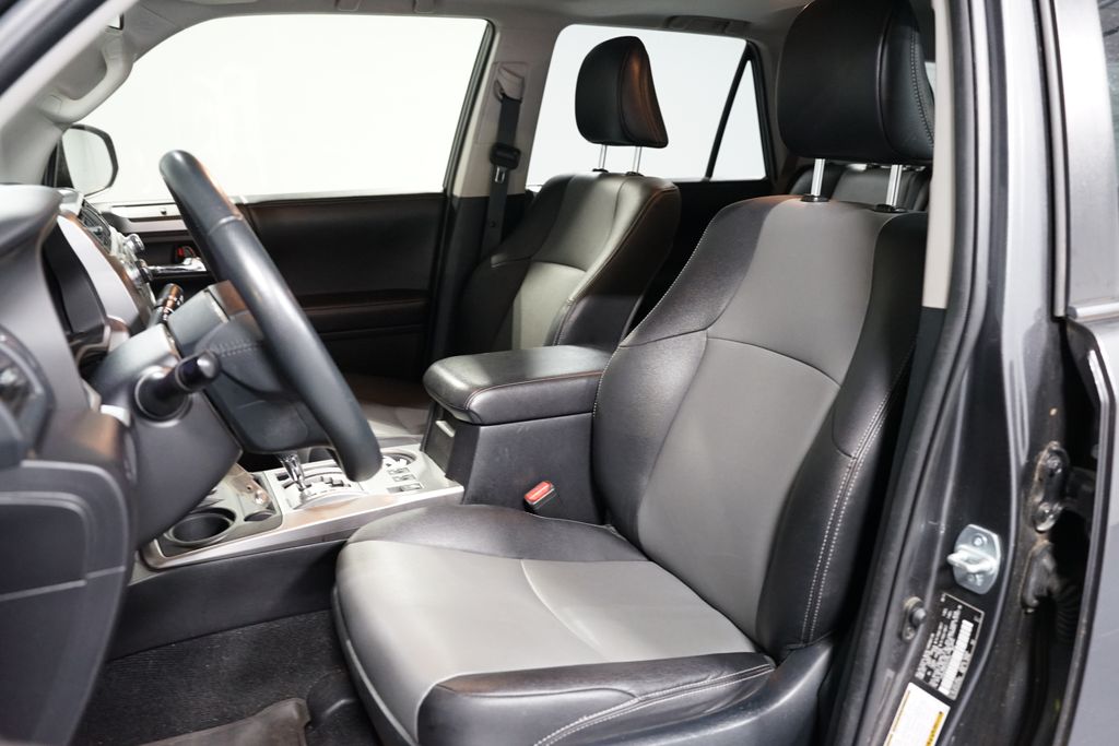 Thumbnail: 2016 Toyota 4Runner - 6