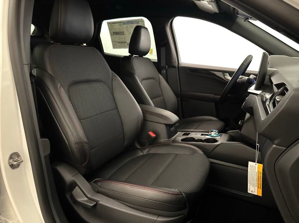 2025 Ford Escape ST-Line photo 17