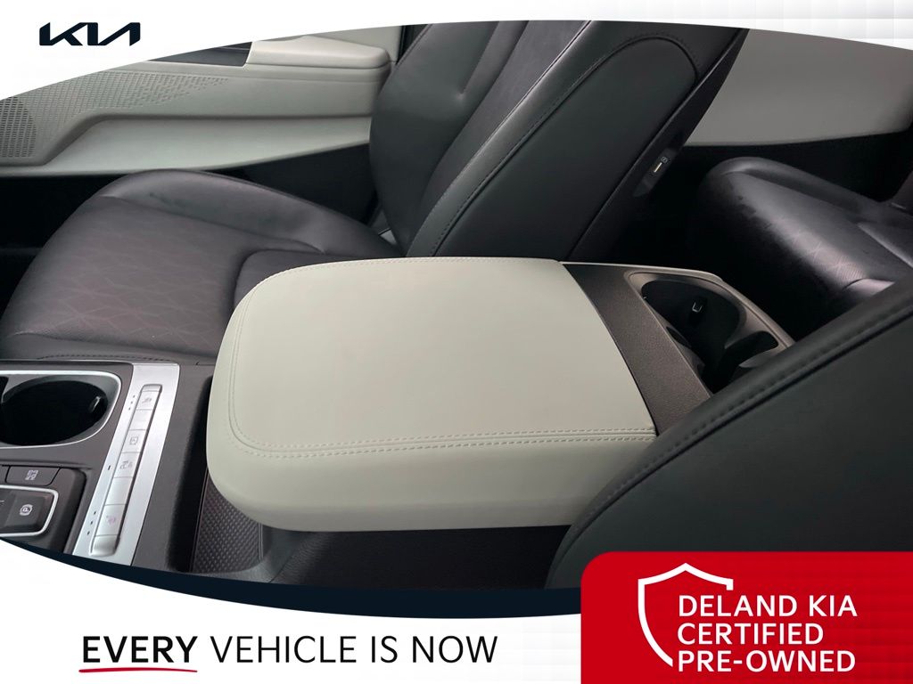 Used 2023 Kia Carnival Van