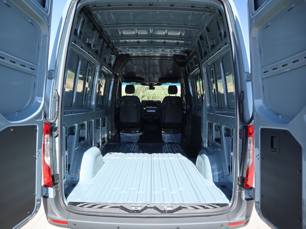 Thumbnail: 2025 Mercedes-Benz Sprinter - 32