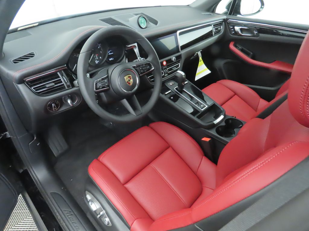 Thumbnail: 2025 Porsche Macan - 4