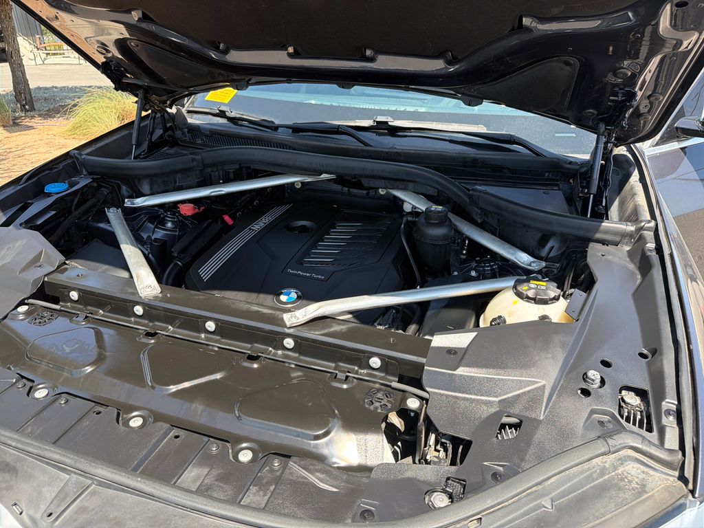 Used 2019 Gray BMW xDrive40i image 18