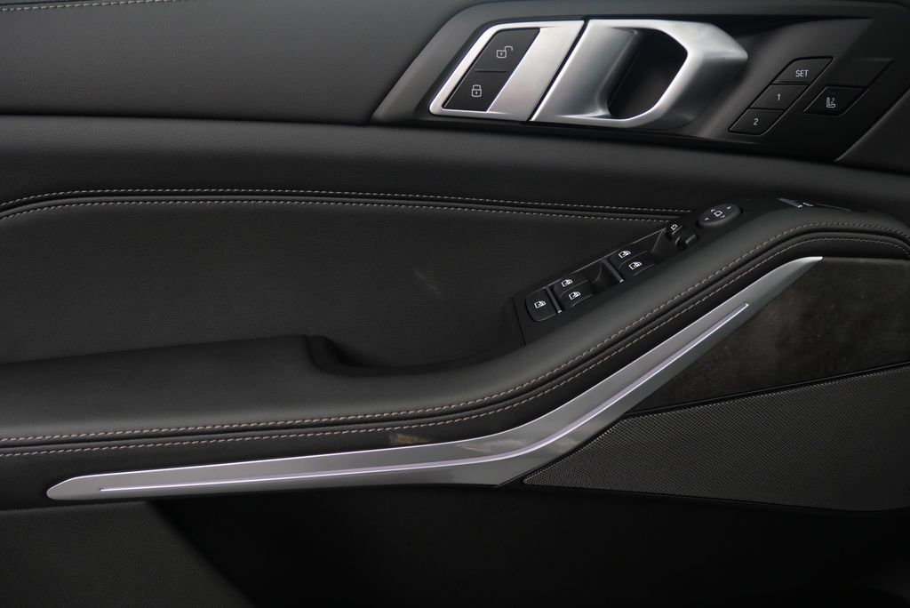 Thumbnail: 2025 BMW X5 - 10