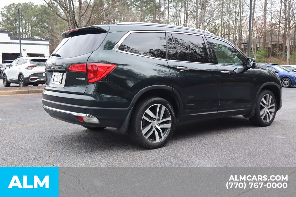 Used 2018  Honda Touring image 6