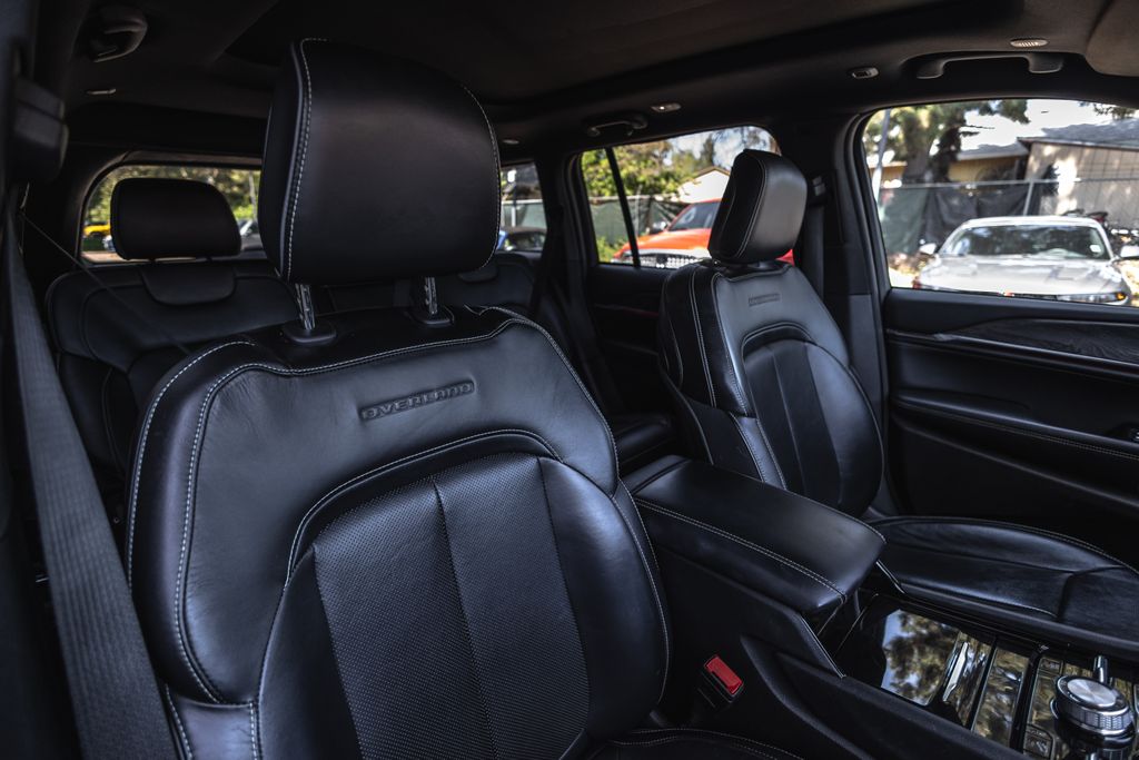 2024 Jeep Grand Cherokee Overland thumbnail 29
