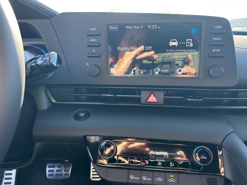 Used 2025 Silver Hyundai SEL Sport image 29