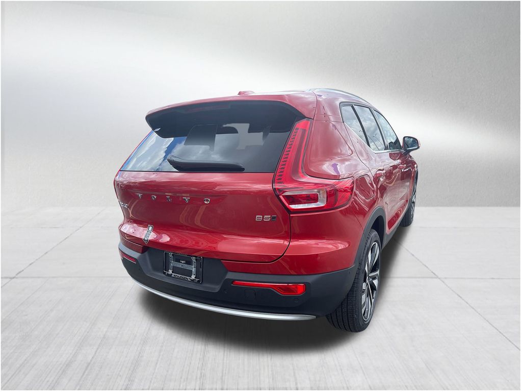 2025 Volvo XC40 B5 Plus Bright Theme photo