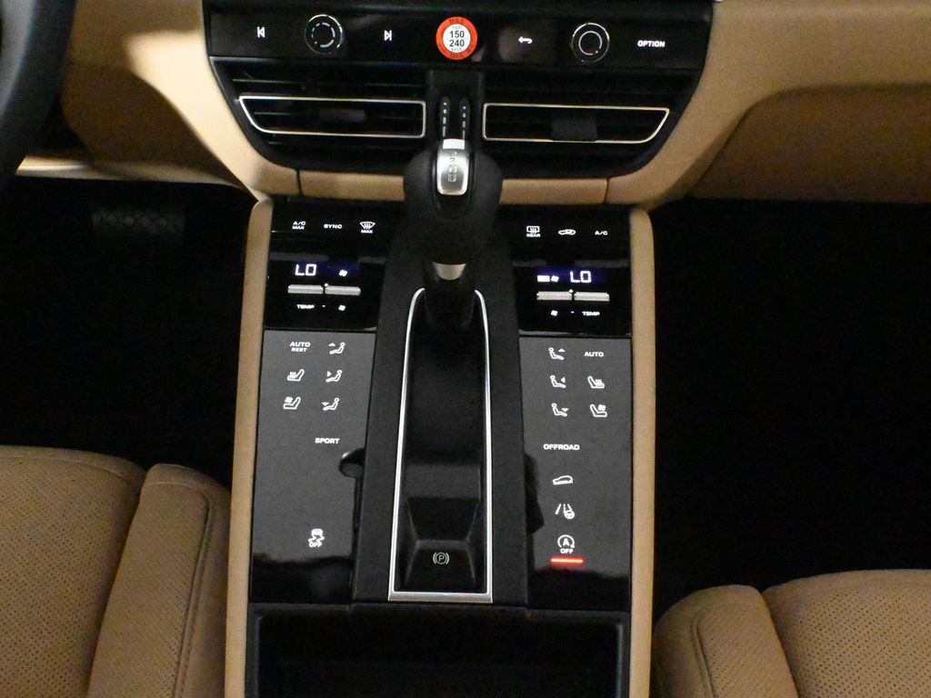 Thumbnail: 2025 Porsche Macan - 26