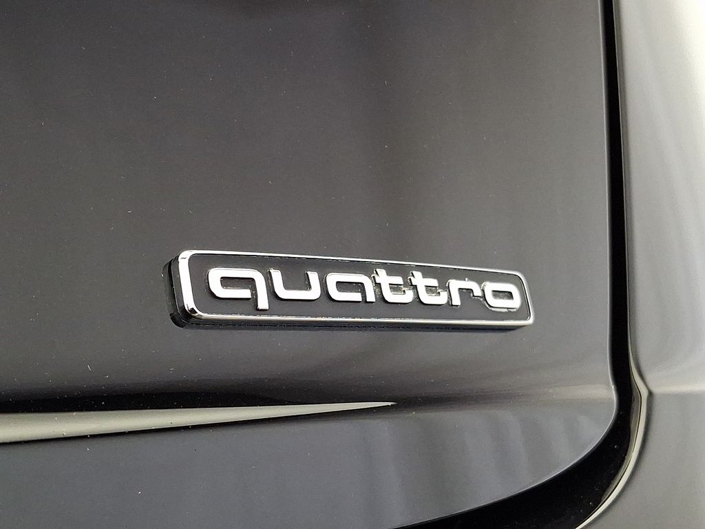 Thumbnail: 2021 Audi Q8 - 32