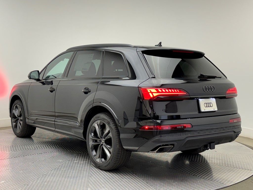 2025 Audi Q7  7