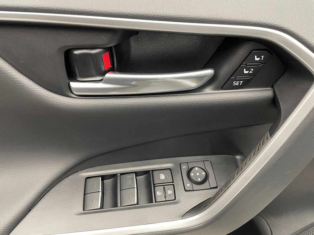 Thumbnail: 2025 Toyota RAV4 - 10