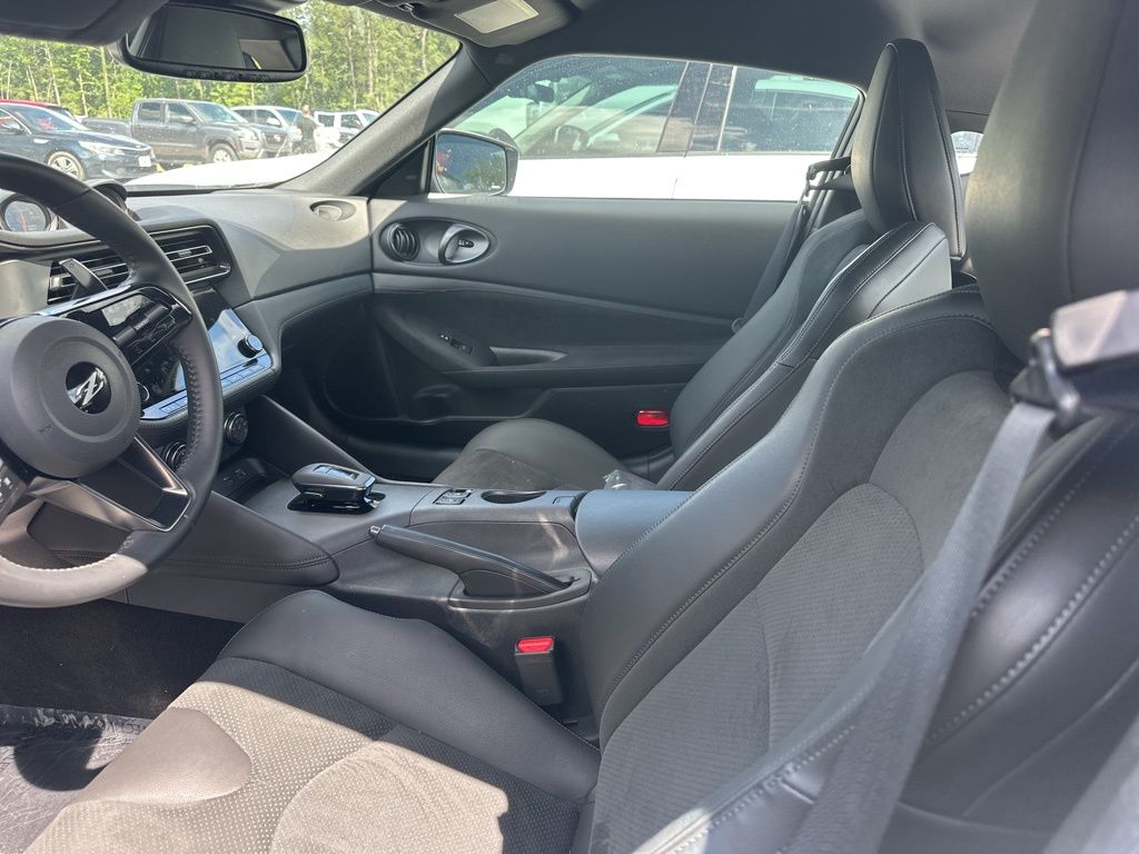 2024 Everest White Pearl Tricoat/Super Black Nissan Z Performance RWD Coupe