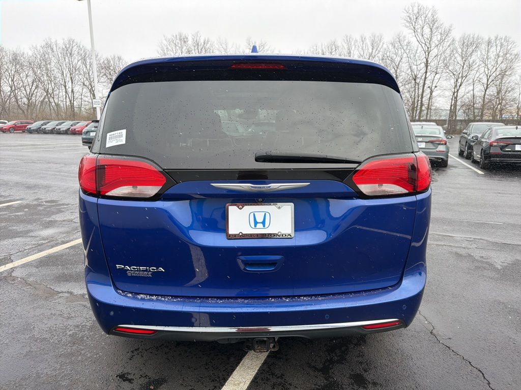 Thumbnail: 2019 Chrysler Pacifica - 4