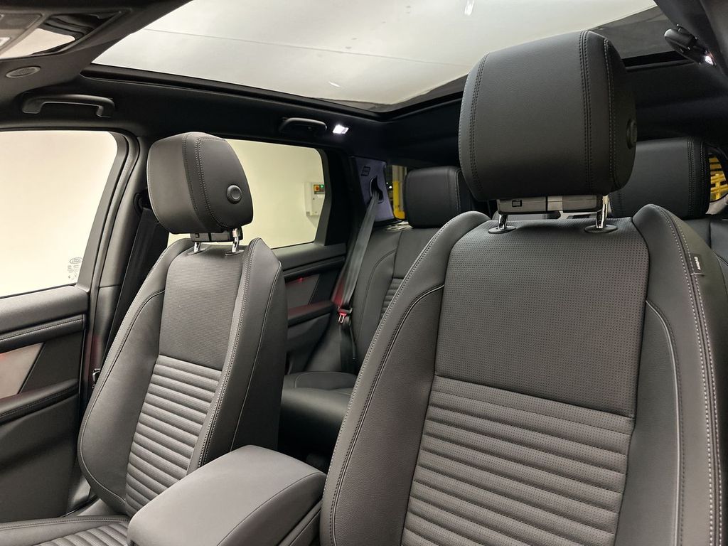 Thumbnail: 2025 Land Rover Discovery Sport - 7