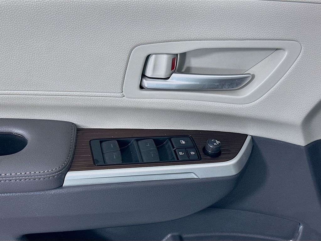 Thumbnail: 2024 Toyota Sienna - 17