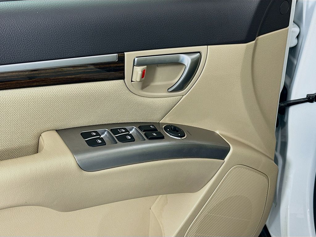 Thumbnail: 2012 Hyundai Santa Fe - 16