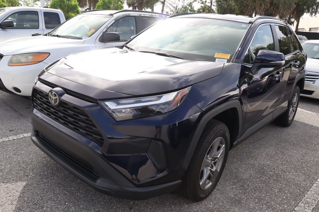 2022 Toyota RAV4 XLE 2