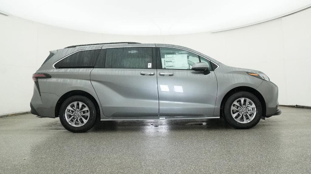 Thumbnail: 2026 Toyota Sienna - 18