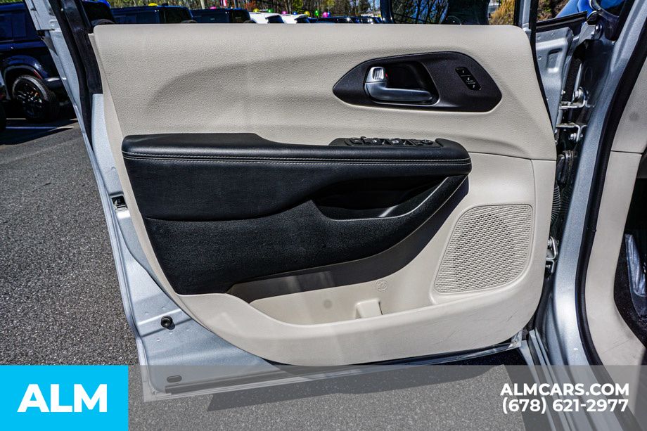 Used 2024 Silver Chrysler Touring L image 52
