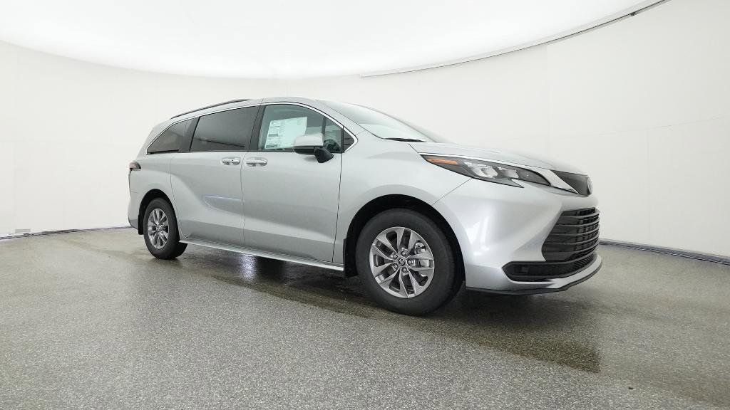 Thumbnail: 2025 Toyota Sienna - 5