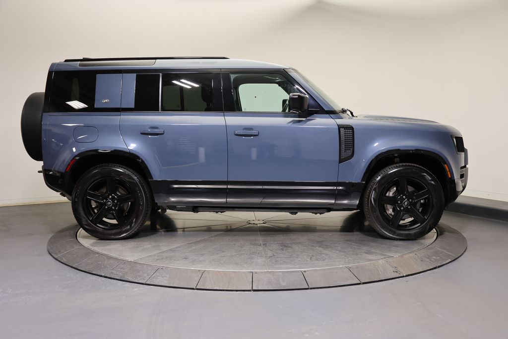 Thumbnail: 2022 Land Rover Defender - 6